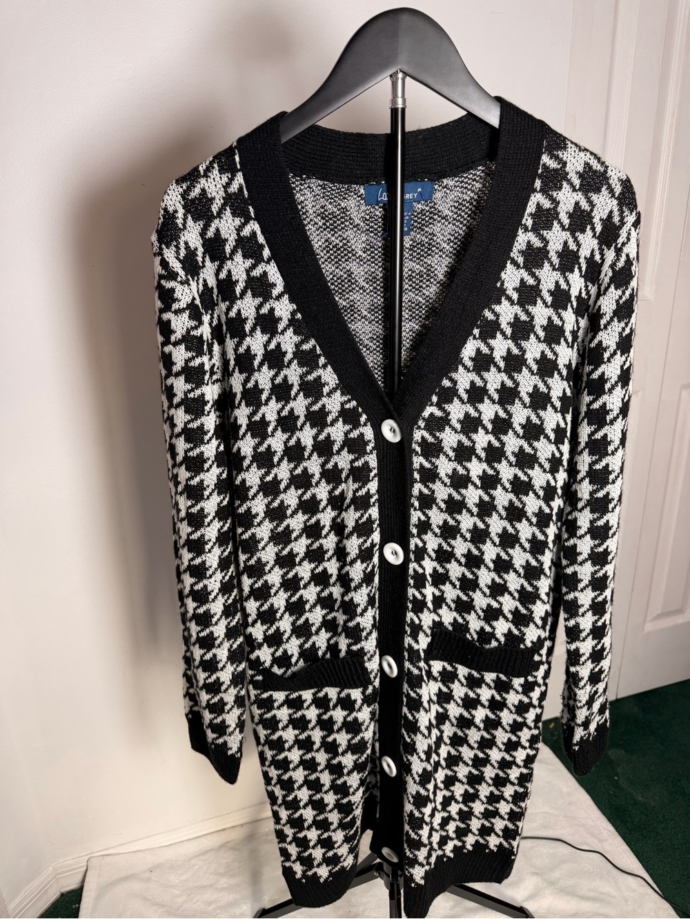 Black and White Houndstooth V-Neck Cardigan